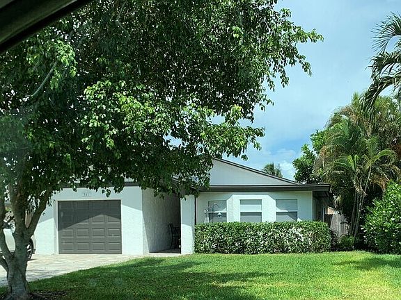 4th image of 541 104th Ave N #1