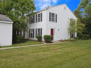 56 Silver Tree Cir, Cary, IL 60013