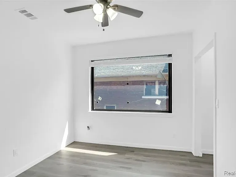 2639 Monterey St — Photo 10