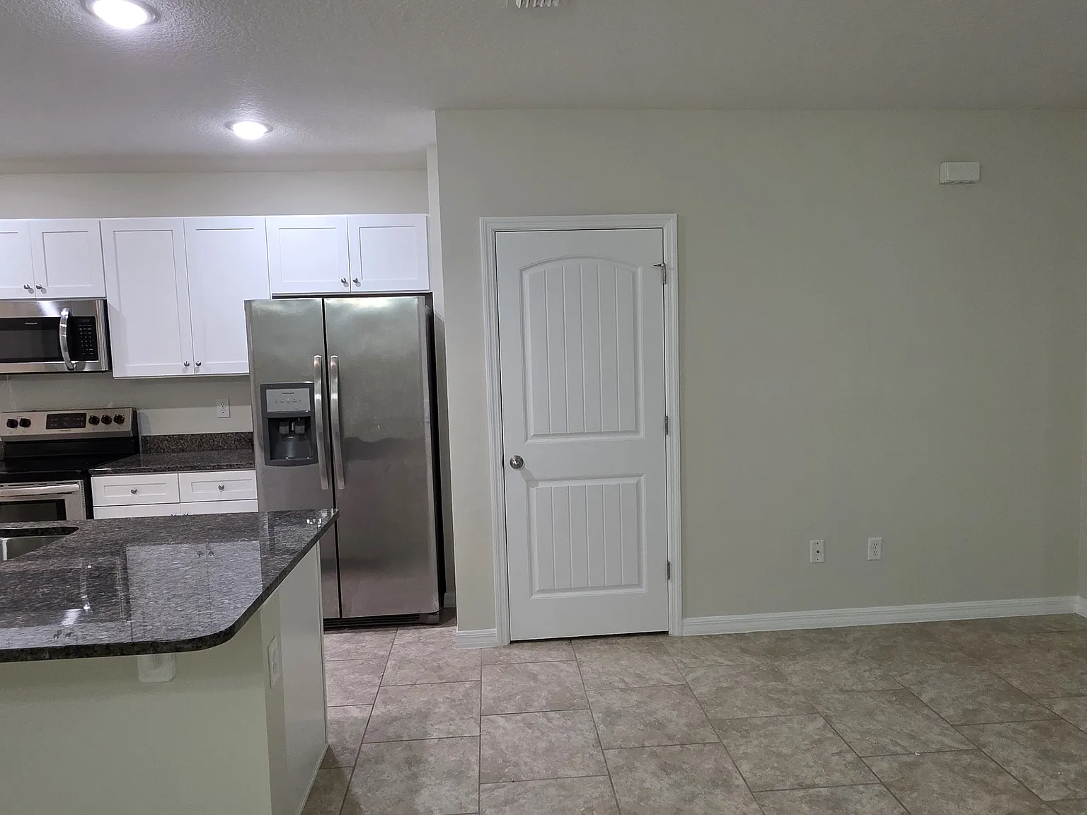 3 bed, 2.5 bath, 1816 sqft, $2,550 — Photo 4