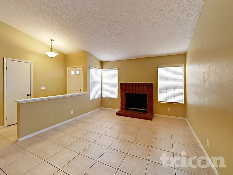 625 Freeburg Pl — Photo 3