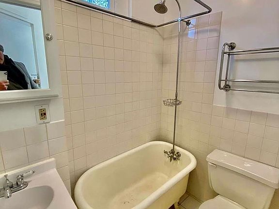 5th image of 42 W 72nd St APT 9b