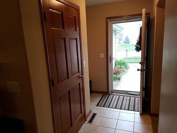 2nd image of 416 Highpoint Cir N