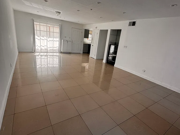 415 W Lexington Dr #2 — Photo 1
