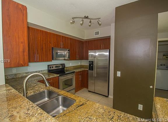 4th image of 2421 NE 65th St APT 206