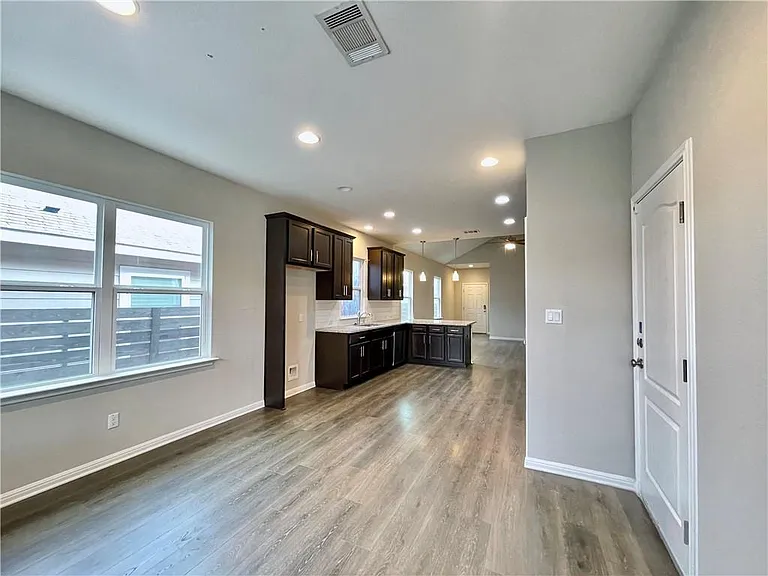 710 Coconut Grove St — Photo 18