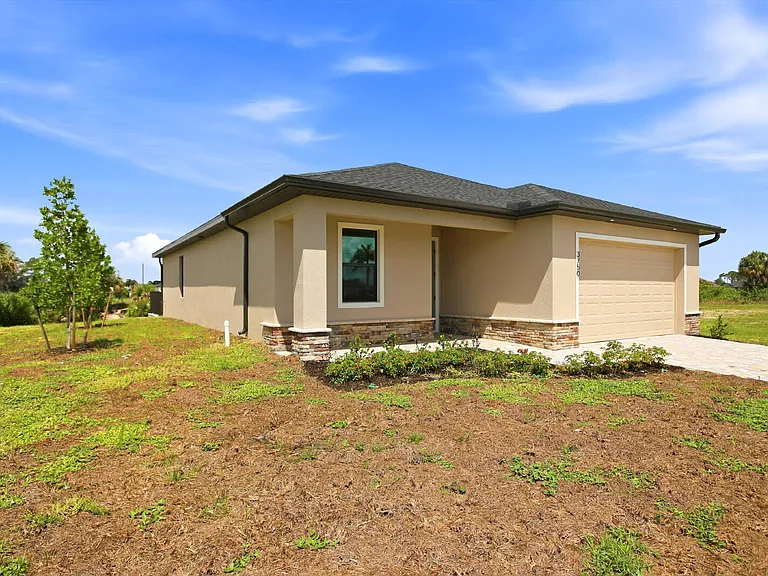 3750 NE 13th Ave — Photo 3