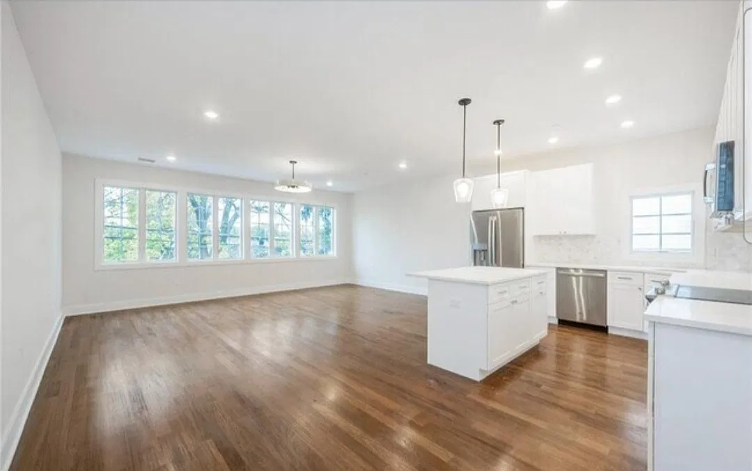 3 bed, 2000 sqft, $6,000 — Photo 1