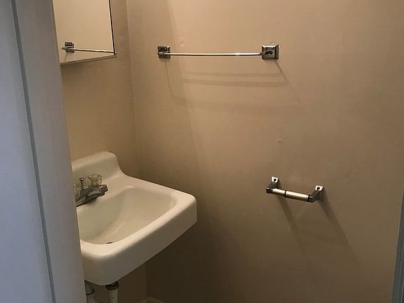 3rd image of 118 S 7th St APT 1