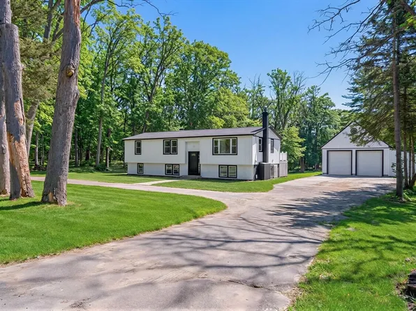 35 Hartford Ave, Bellingham, MA 02019