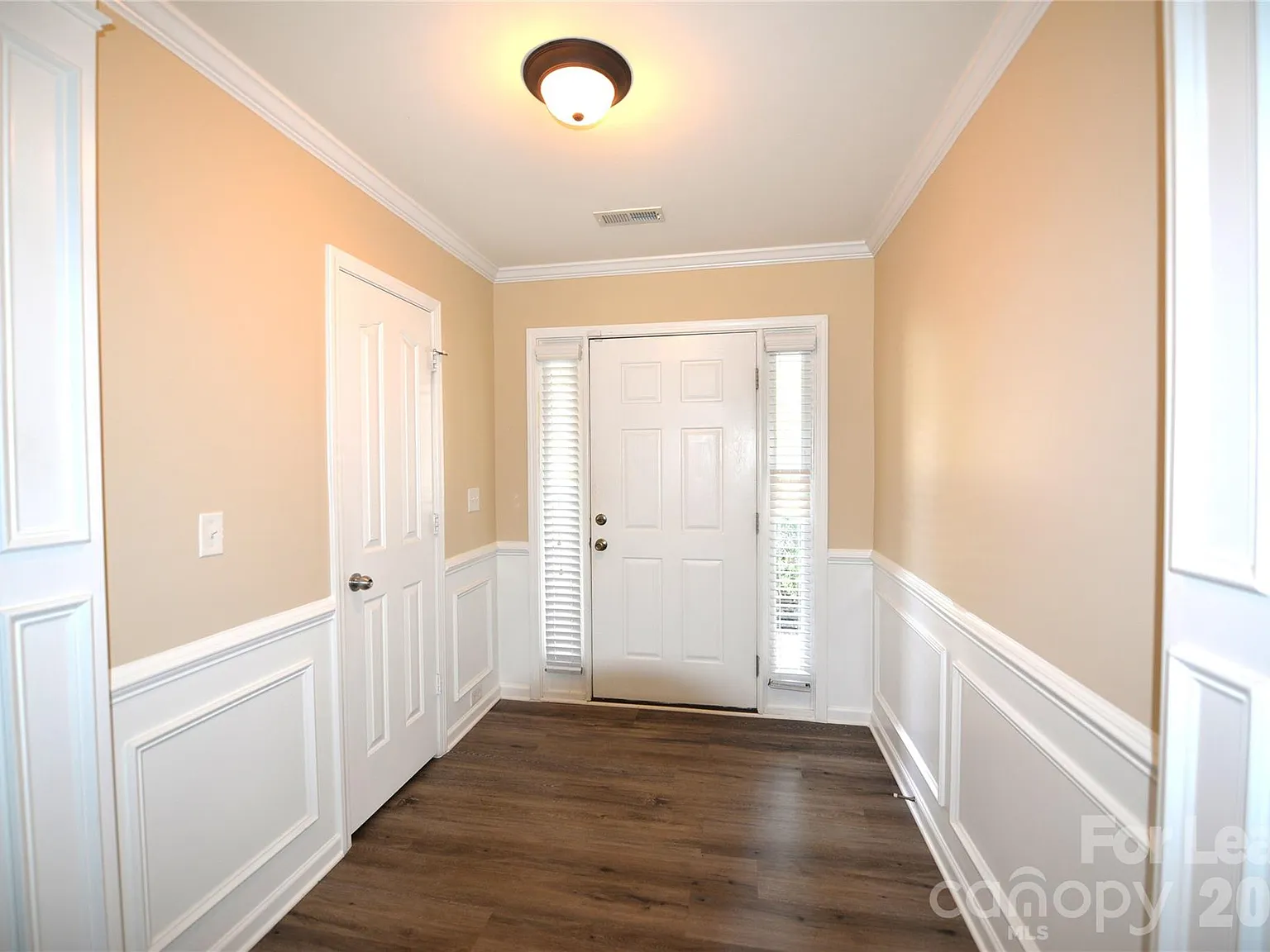 3 bed, 2.5 bath, 1988 sqft, $2,050 — Photo 4