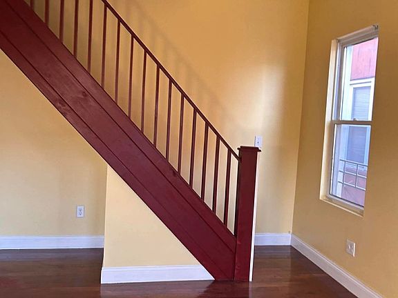 2nd image of 2868 Roebling Ave #2