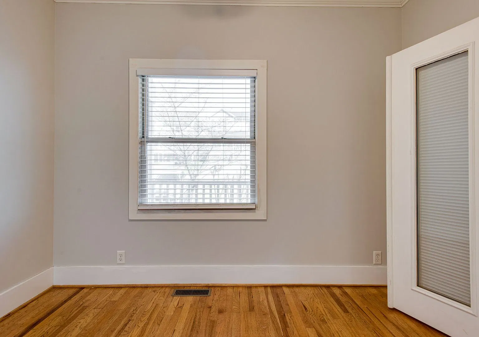 Adorable townhome on one of the best streets in the Nations! — Photo 4