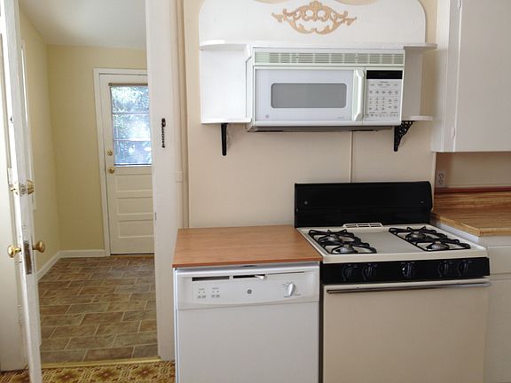 Kitchen, dishwasher, stove, microwave