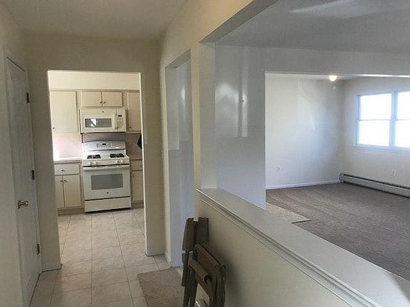3rd image of 90 Kenilworth Ave