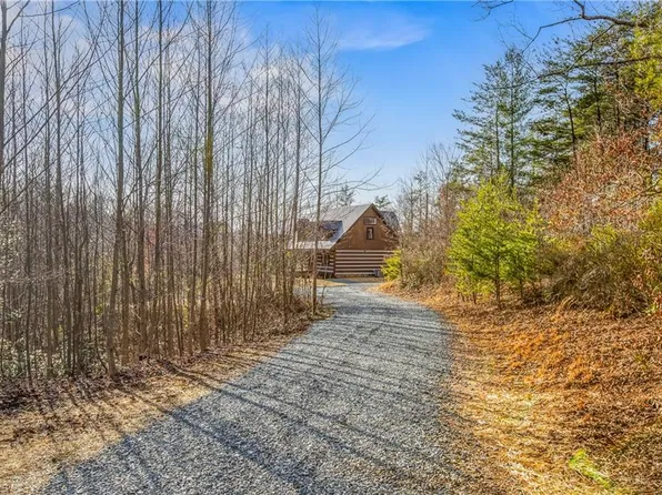 4245 Hillbilly Hollar Dr, East Bend, NC 27018