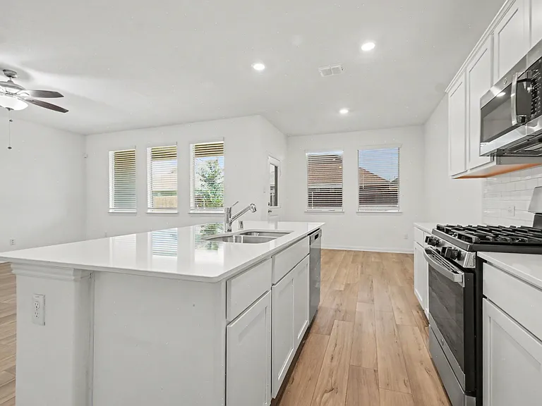 1118 Mahogany Ln — Photo 11