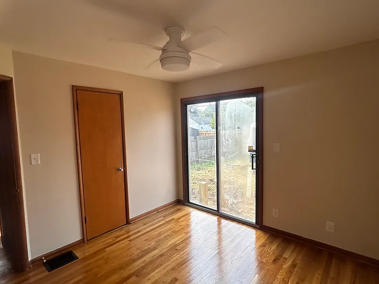 467 E Jeffrey Pl — Photo 5
