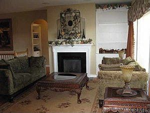 4th image of 2 Hampton Cir