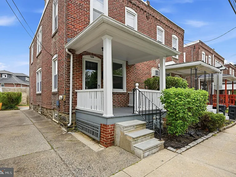 732 W Railroad Ave — Photo 2