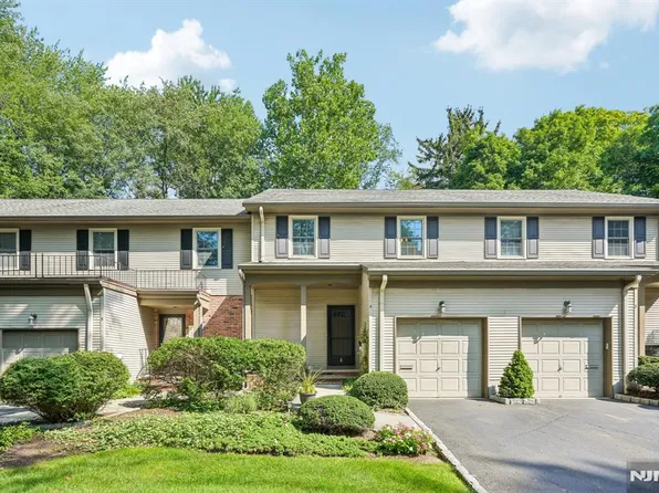 4 Allison Ct, Allendale, NJ 07401