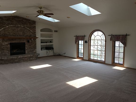 4th image of 580 Park Dr