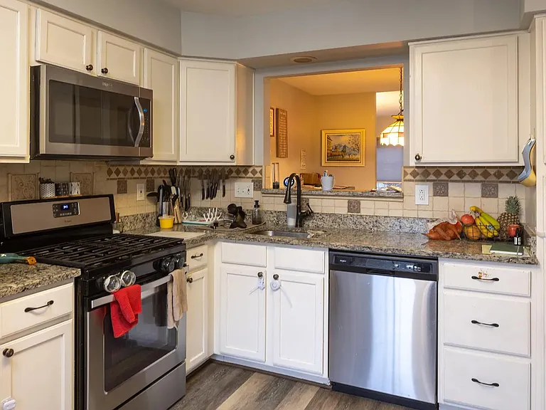 1719 Wood Carriage Way — Photo 3