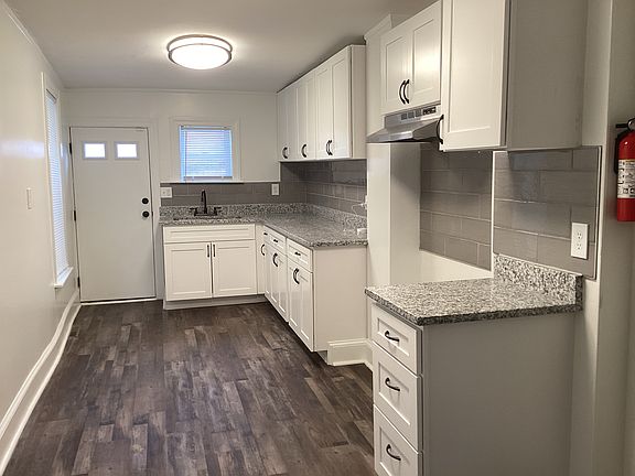 Kitchen, stainless steel appliances, at move in