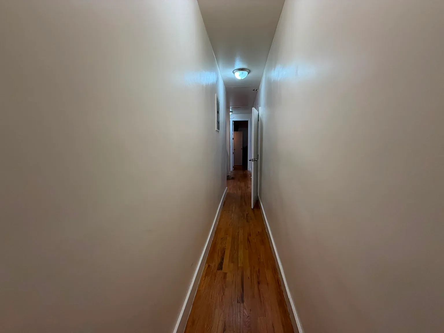 2 bed, 800 sqft, $3,058 — Photo 2