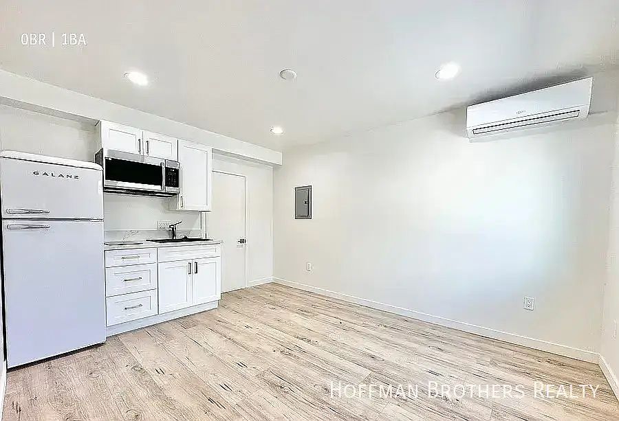 1st image of 3742 Westwood Blvd #1/2