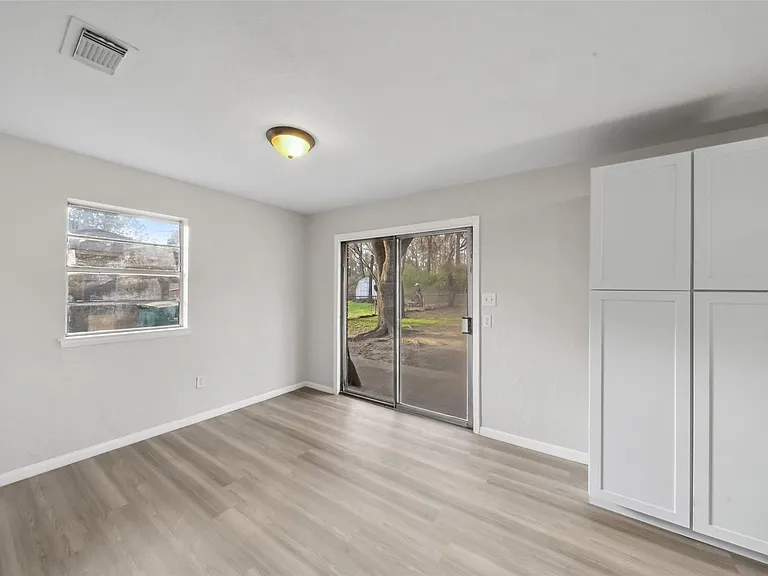 602 Reverse St — Photo 6