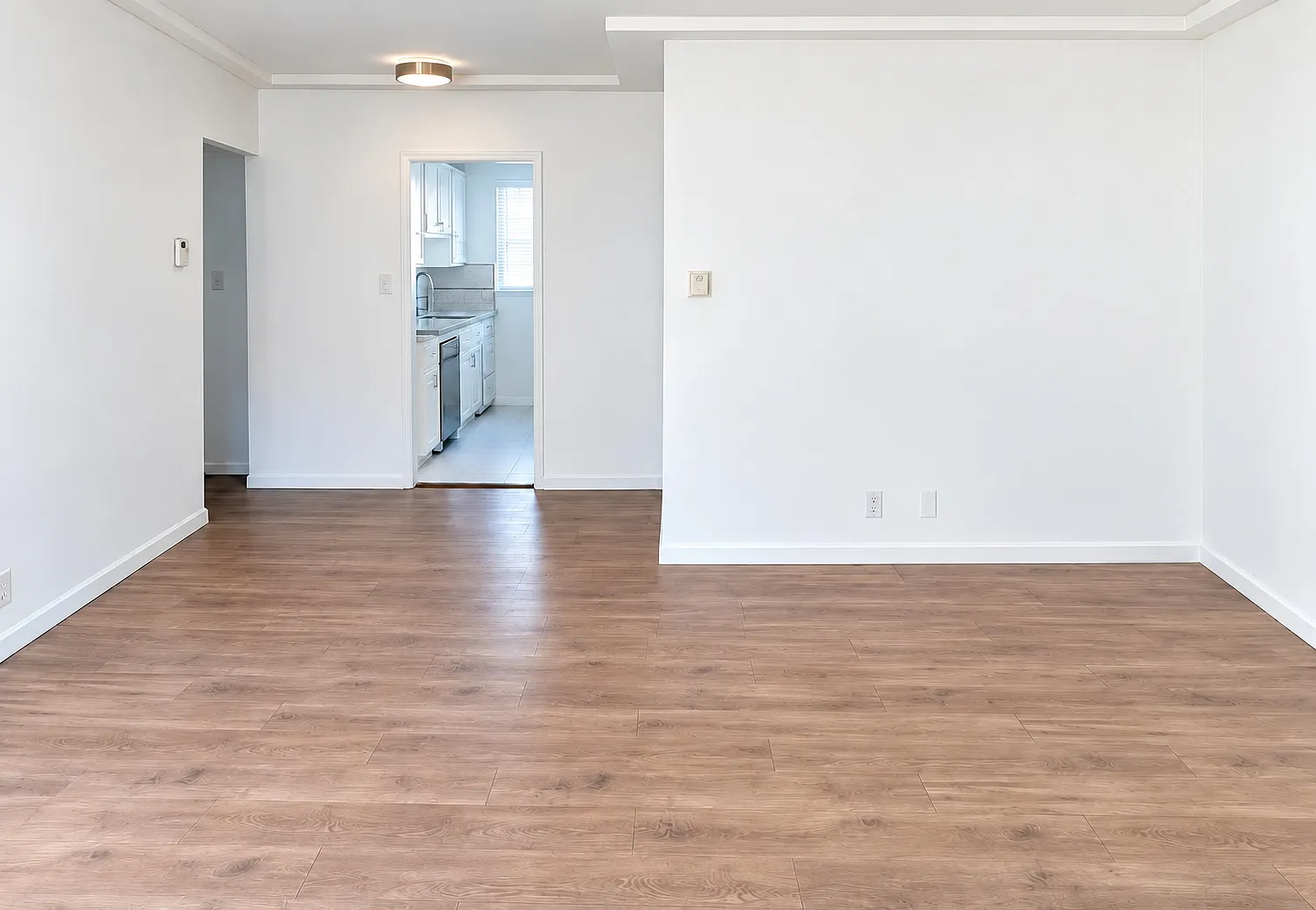 637 S Cloverdale Ave — Photo 1