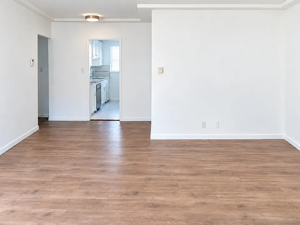 637 S Cloverdale Ave #7