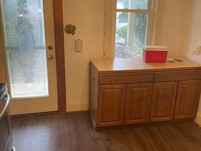 31 Claus Ave — Photo 5