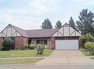 913 Whittier Dr, East Lansing, MI 48823