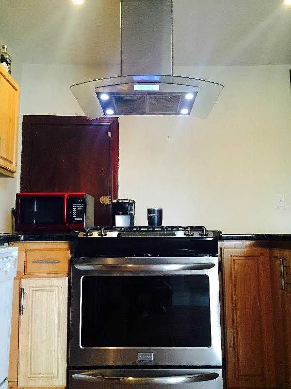 6 bed, 2.5 bath, $5,550 — Photo 2