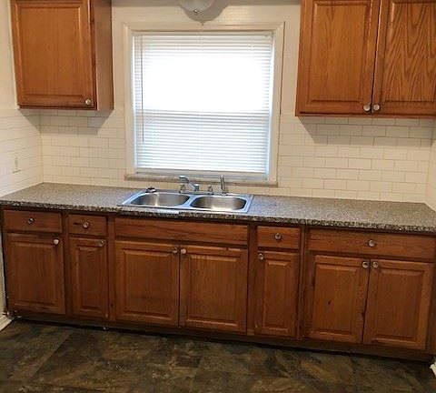 4th image of 19341 Shaftsbury Ave