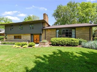 3851 W Valley Dr, Fairview Park, OH 44126
