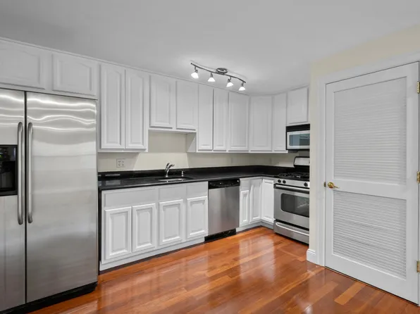 1720 New York Avenue image 1 of 16