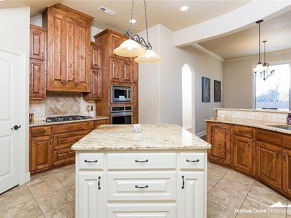 4th image of 399 Twin Falls Dr