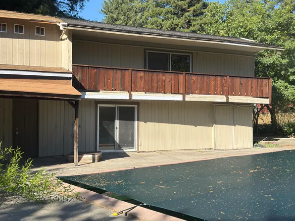 190 Cedar Ln, Redway, CA 95560