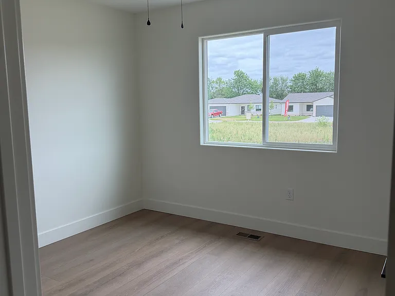 707 E Briarbrook Ln — Photo 6