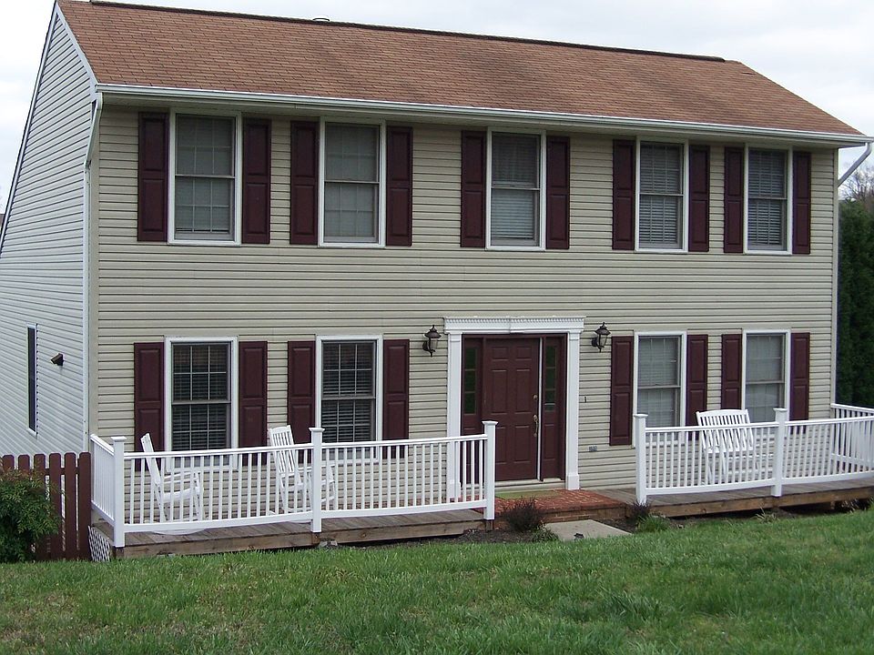Front exterior - maintenance-free