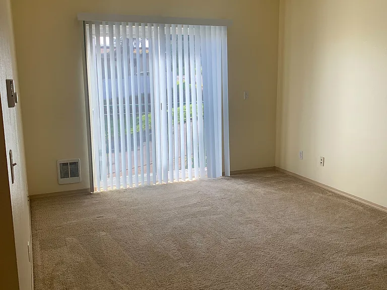 Oasis Apartments — Photo 32