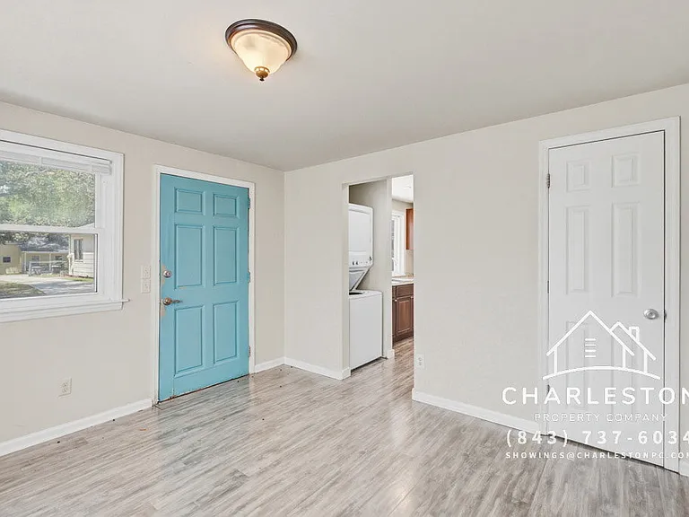 1833 Orangeburg St #C — Photo 2