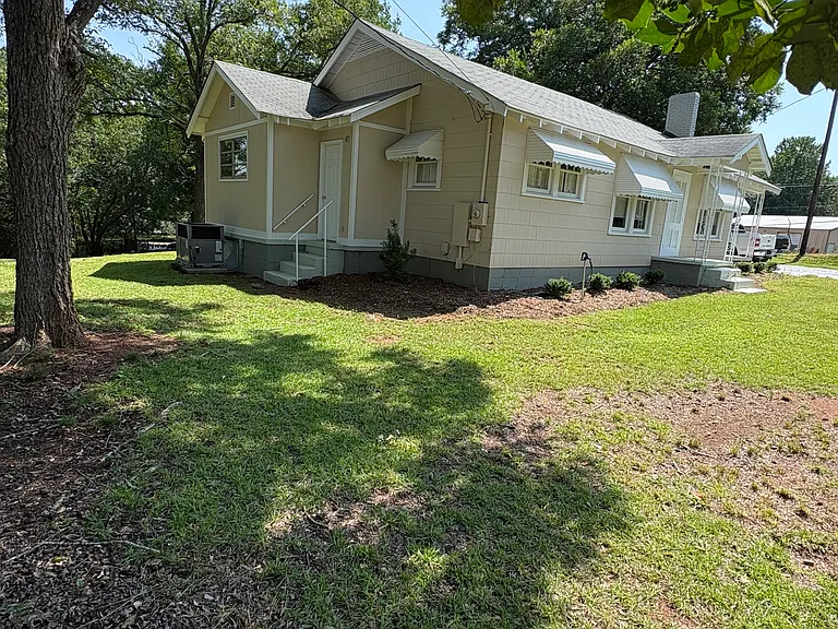 1001 Old Buncombe Rd — Photo 3