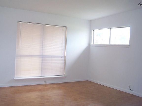 4th image of 612 W Texas Ave