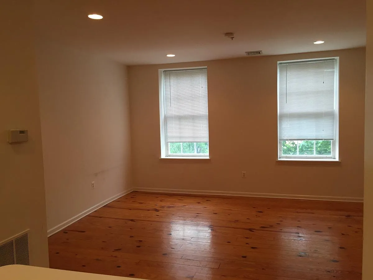 2 bed, 1000 sqft, $1,950 — Photo 3