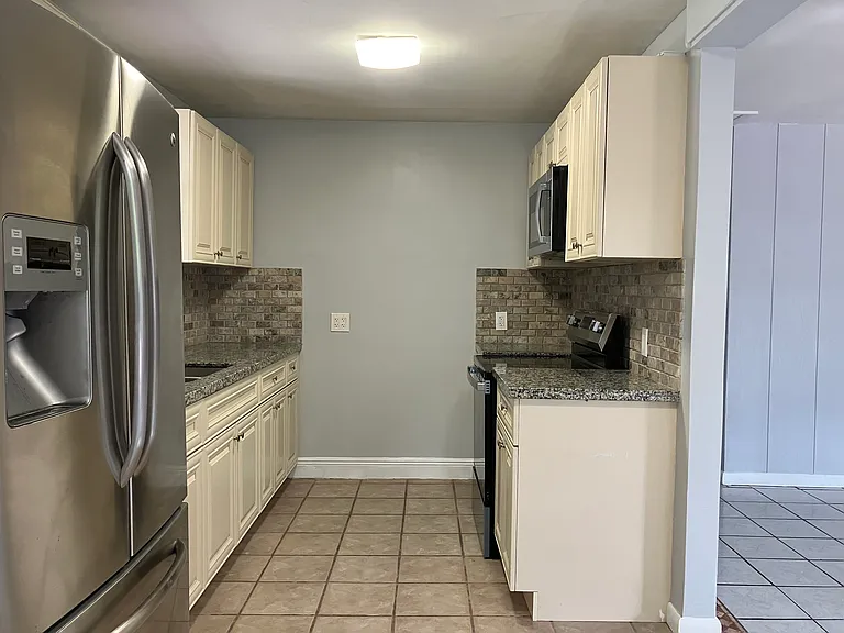 350 E Sandy Cir — Photo 2