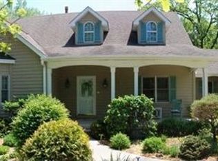 3216 Hidden Lake Dr, Woodstock, IL 60098